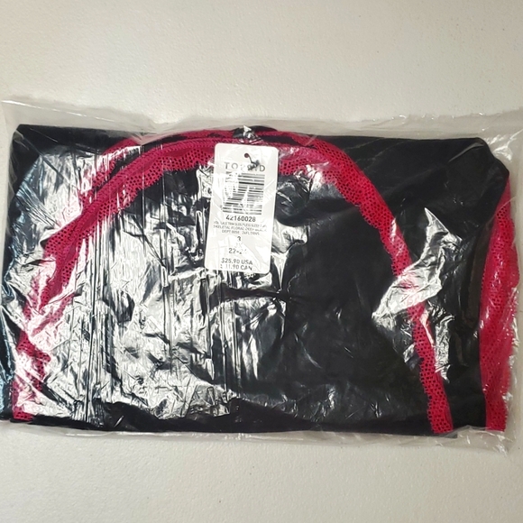 ❤️NWT VINTAGE TORRID SKELETON ROSE PRINT - FOXY LACE TRIM SLEEP TANK - PLUS SIZE - Picture 11 of 16